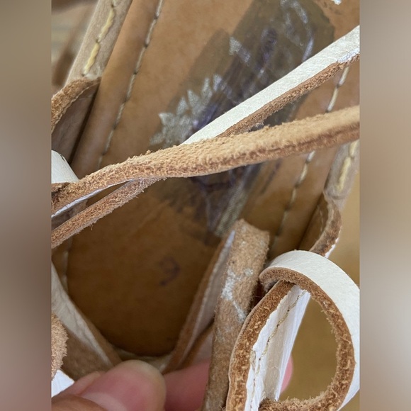 White Tie Lace Up Huaraches with Rose Design Marked Ashley Made in Mexico Sz 9 - Picture 6 of 11